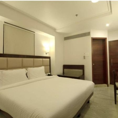 Flagship 83490 Hotel Bently Palace Mumbai Exterior foto